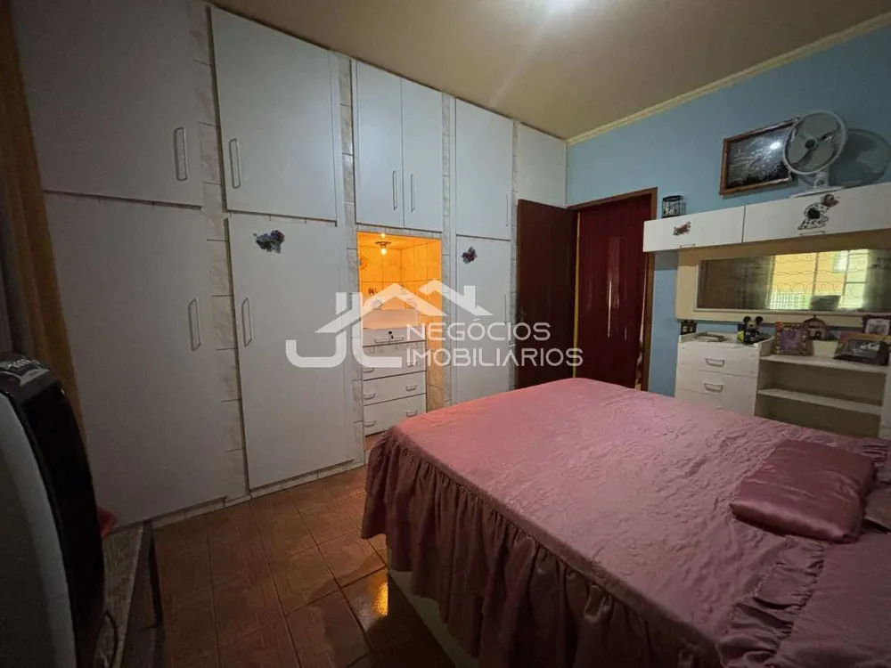 Casa, 3 quartos, 245 m² - Foto 2
