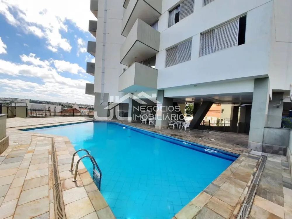 Apartamento, 3 quartos, 236 m² - Foto 2
