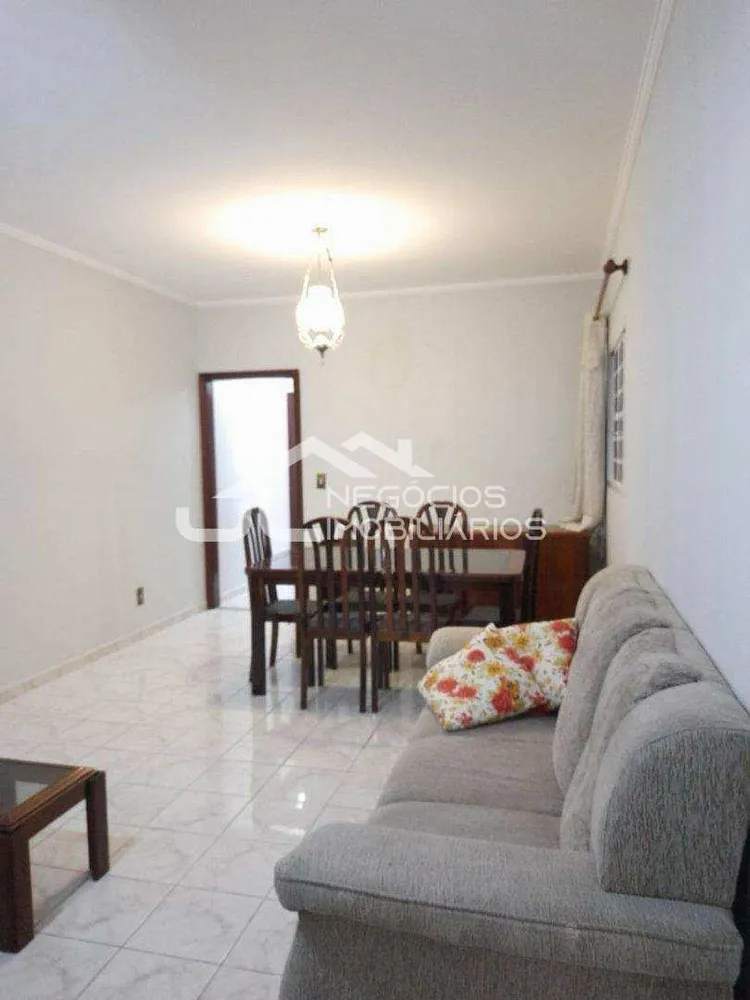 Casa, 3 quartos, 243 m² - Foto 1