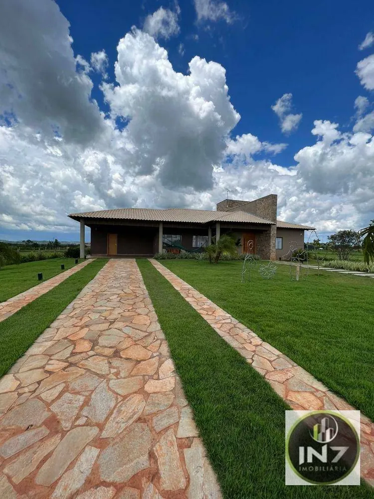 Chácara, 4 quartos, 1748 m² - Foto 1