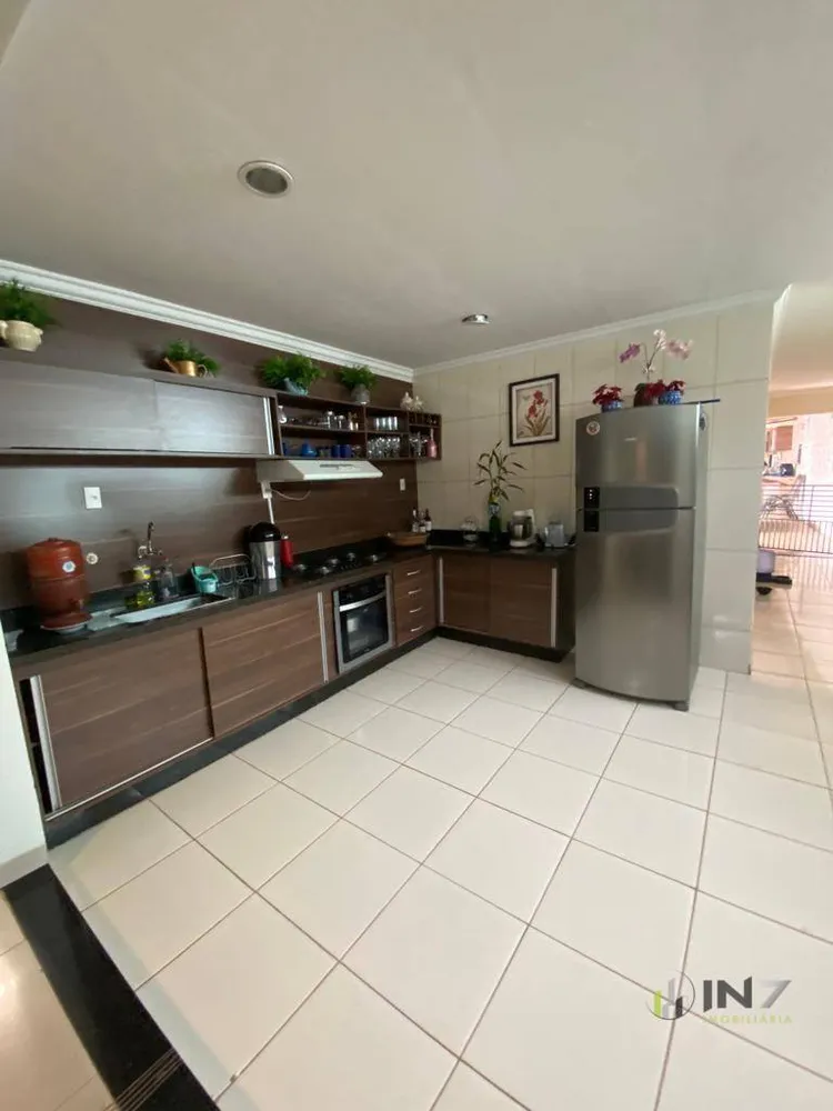 Casa, 4 quartos, 303 m² - Foto 1