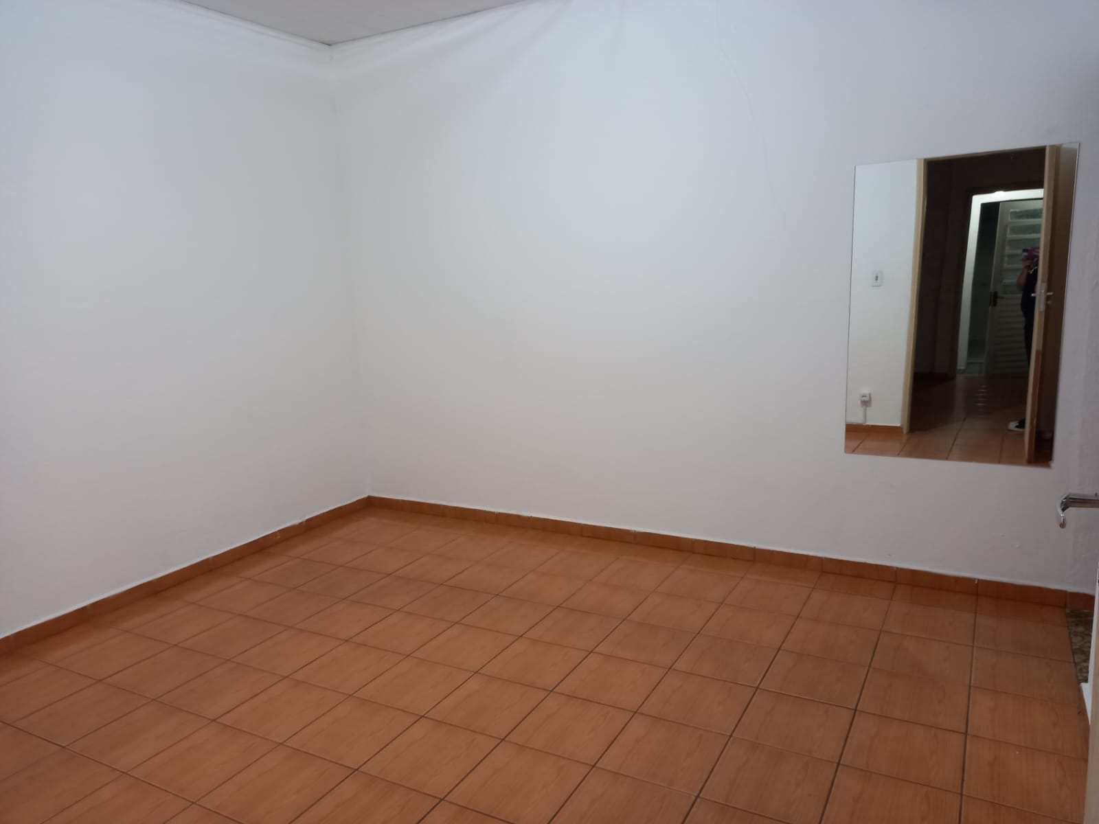 Casa para alugar com 2 quartos, 40m² - Foto 2