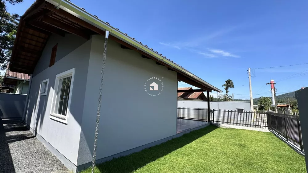 Casa à venda com 2 quartos, 90m² - Foto 4