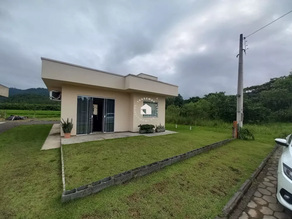 Casa à venda com 2 quartos, 100m² - Foto 1