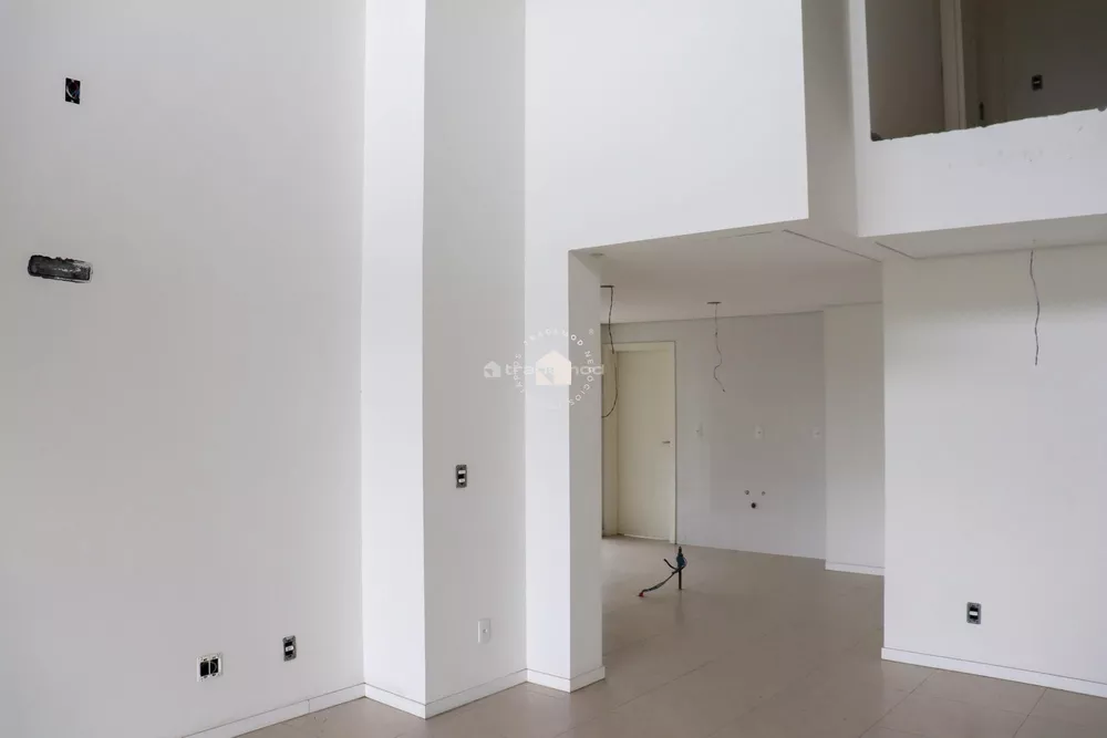 Apartamento à venda com 3 quartos, 213m² - Foto 4