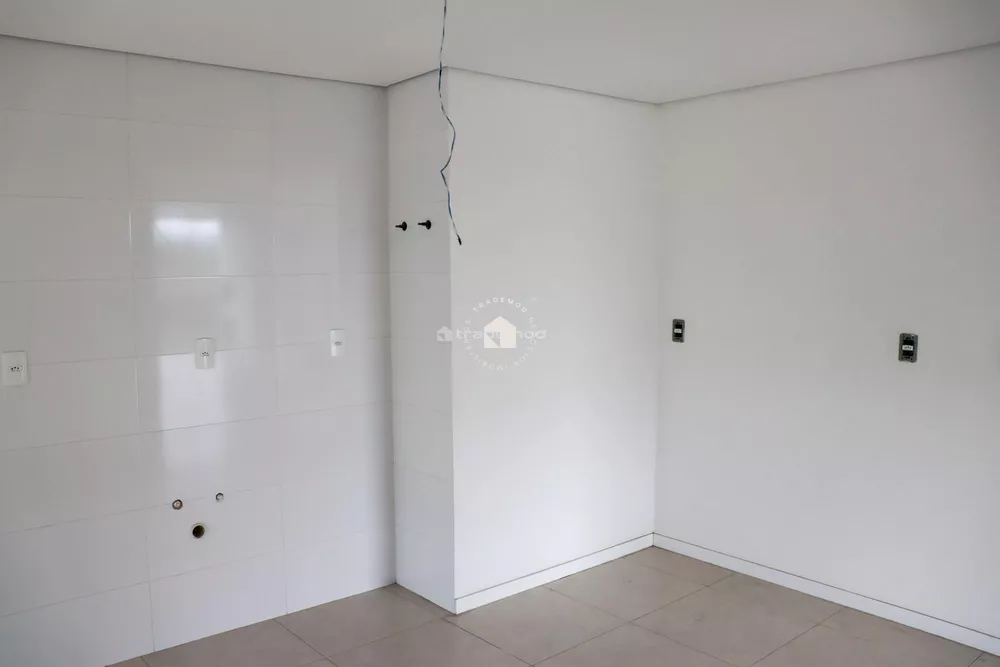 Apartamento à venda com 3 quartos, 213m² - Foto 2