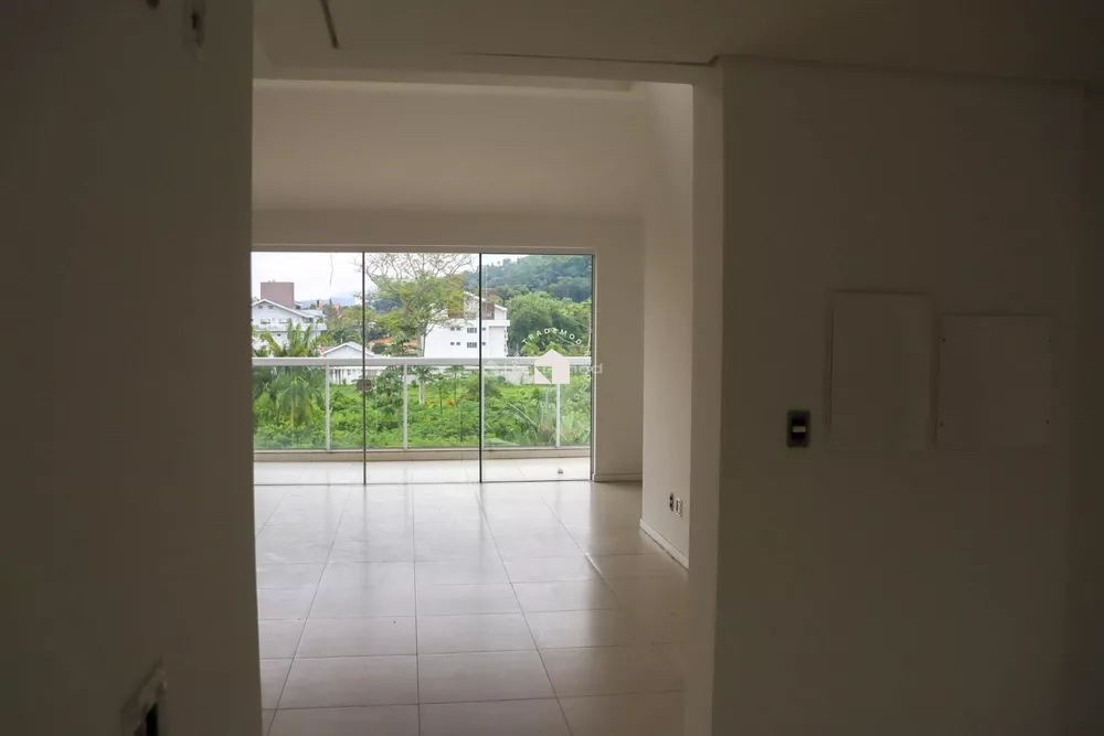 Apartamento à venda com 3 quartos, 213m² - Foto 3