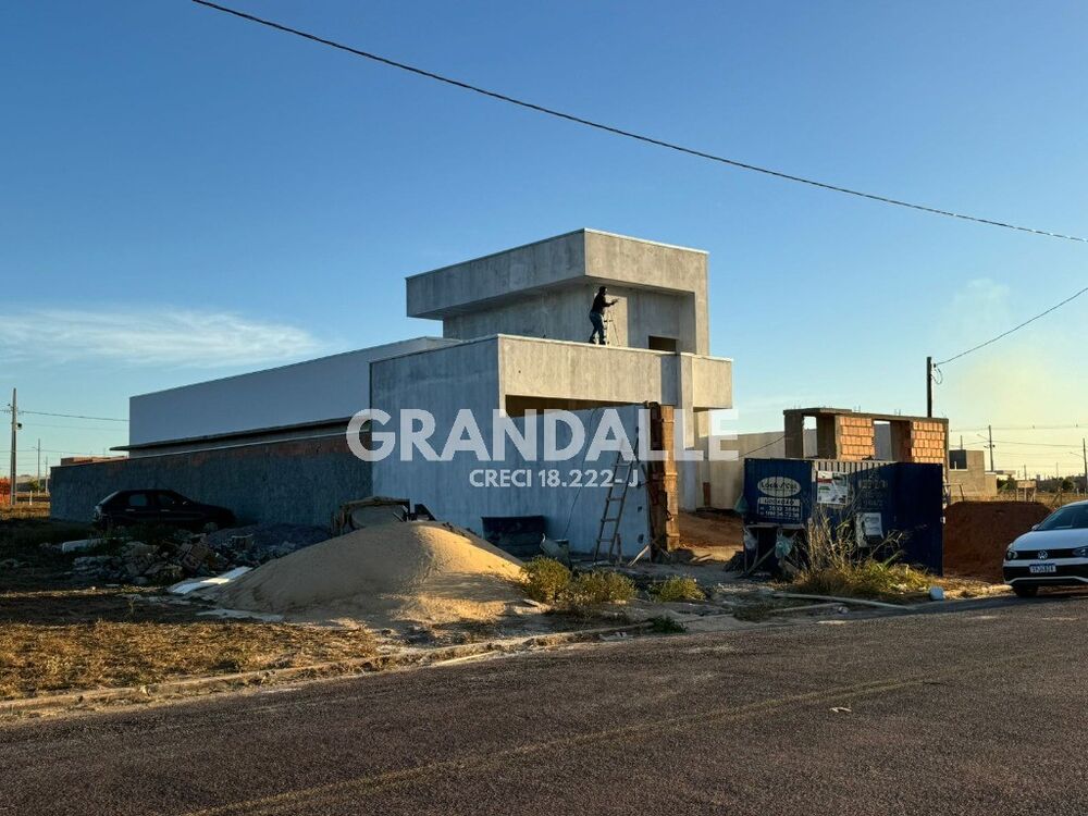 Casa à venda com 3 quartos, 340m² - Foto 1