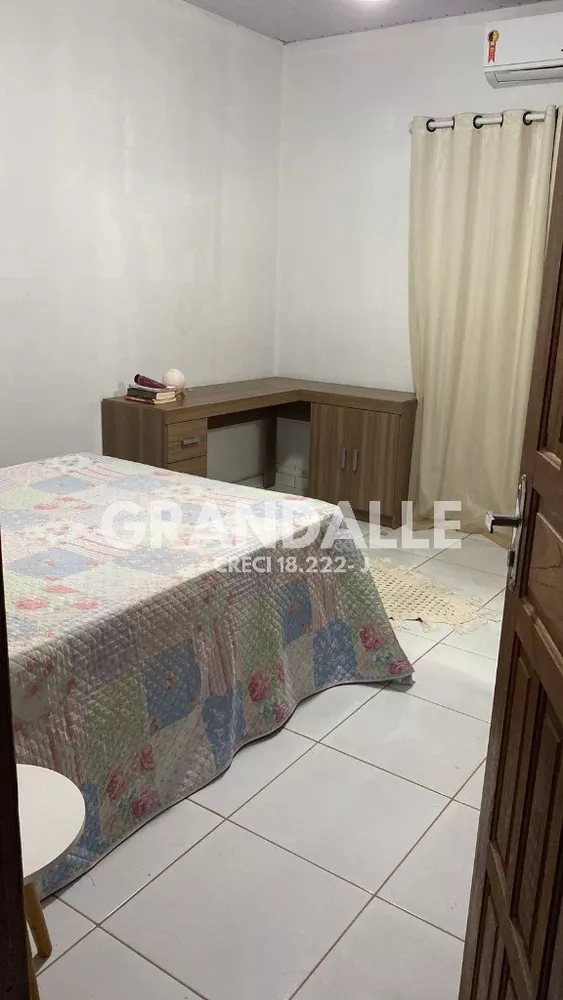 Casa à venda com 2 quartos, 300m² - Foto 2