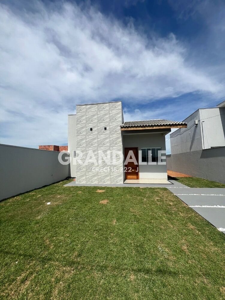 Casa à venda com 2 quartos, 240m² - Foto 2