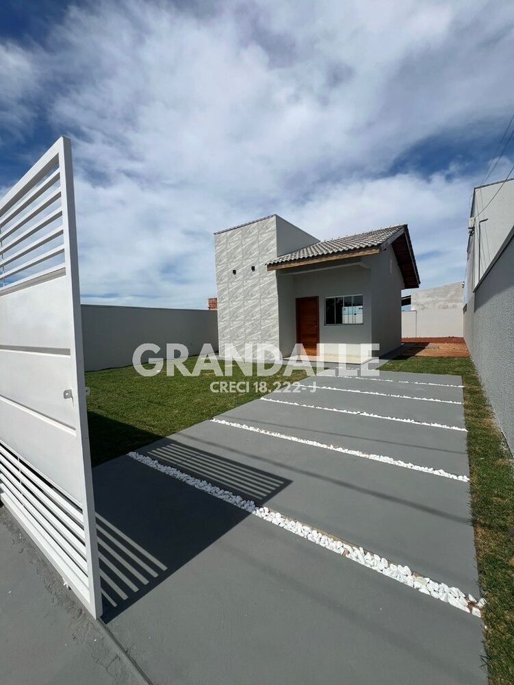 Casa à venda com 2 quartos, 240m² - Foto 1