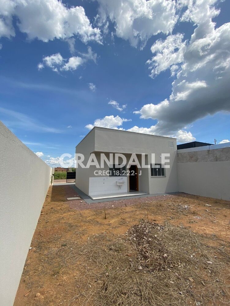 Casa à venda com 2 quartos, 240m² - Foto 1