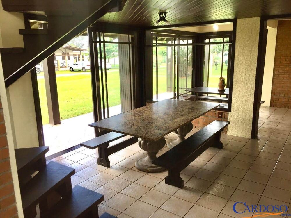 Casa, 4 quartos, 278 m² - Foto 1