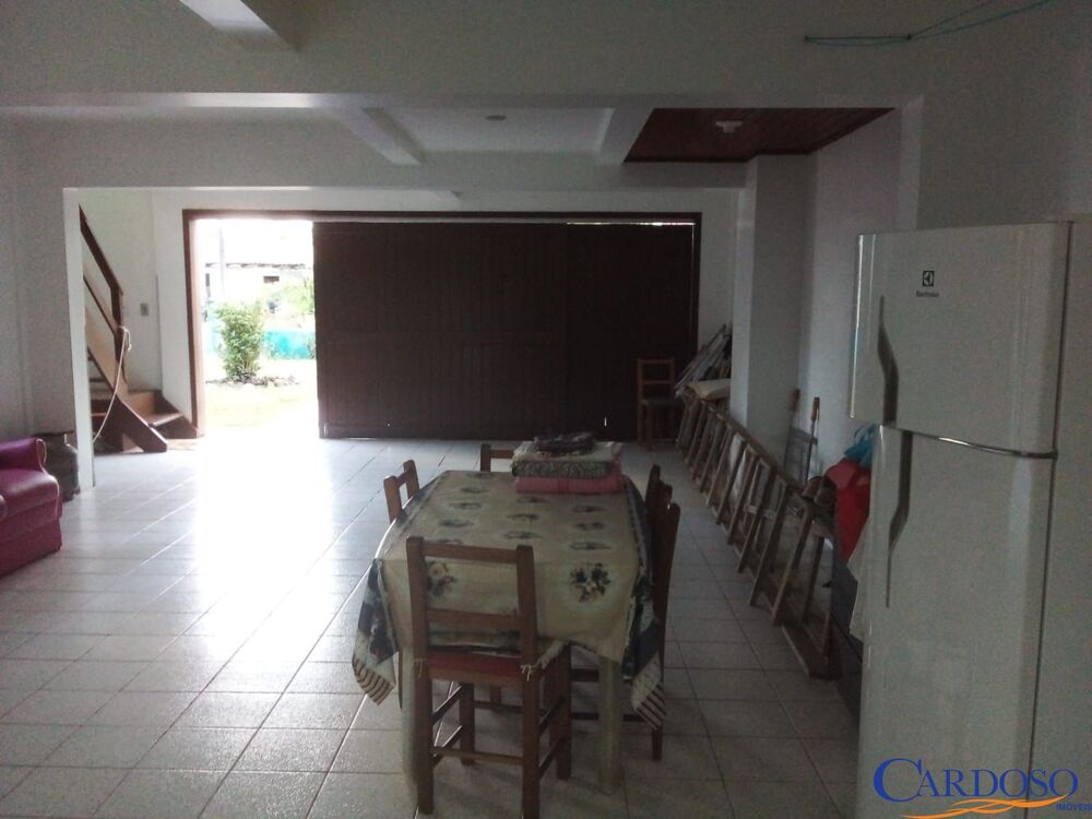 Casa à venda com 6 quartos, 179m² - Foto 4