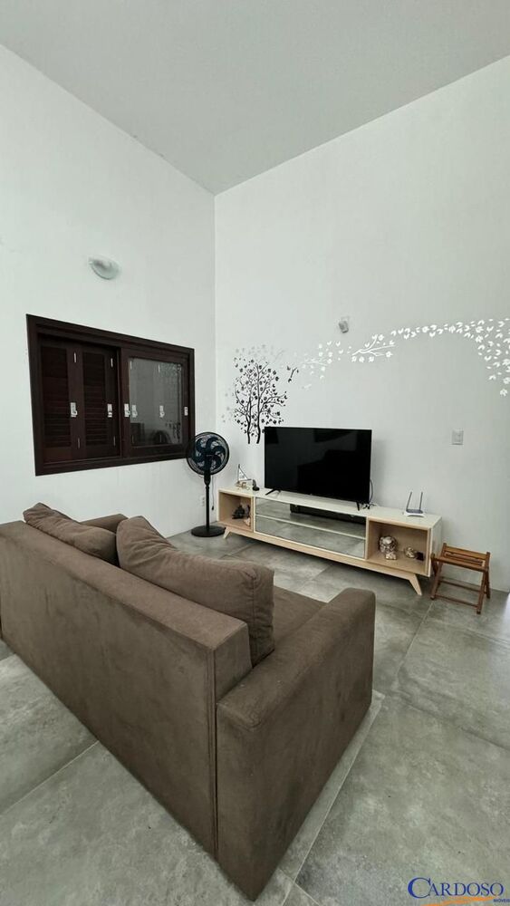 Casa à venda com 4 quartos, 135m² - Foto 2