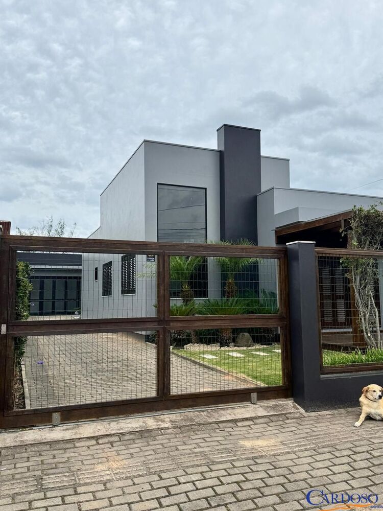 Casa à venda com 4 quartos, 135m² - Foto 1
