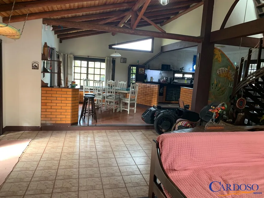 Casa, 4 quartos, 270 m² - Foto 1