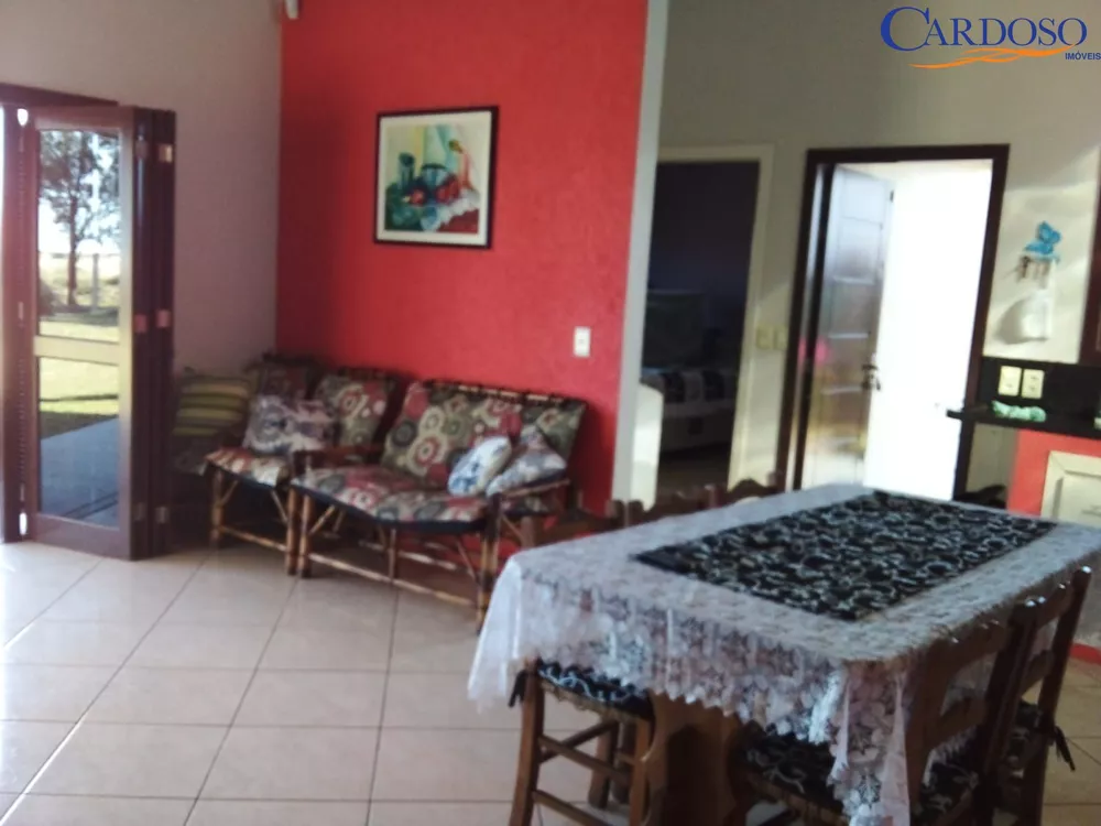 Casa à venda com 2 quartos, 100m² - Foto 1