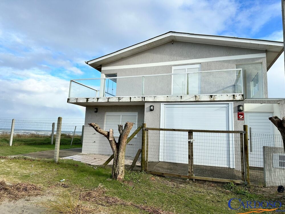 Casa à venda com 3 quartos, 208m² - Foto 4