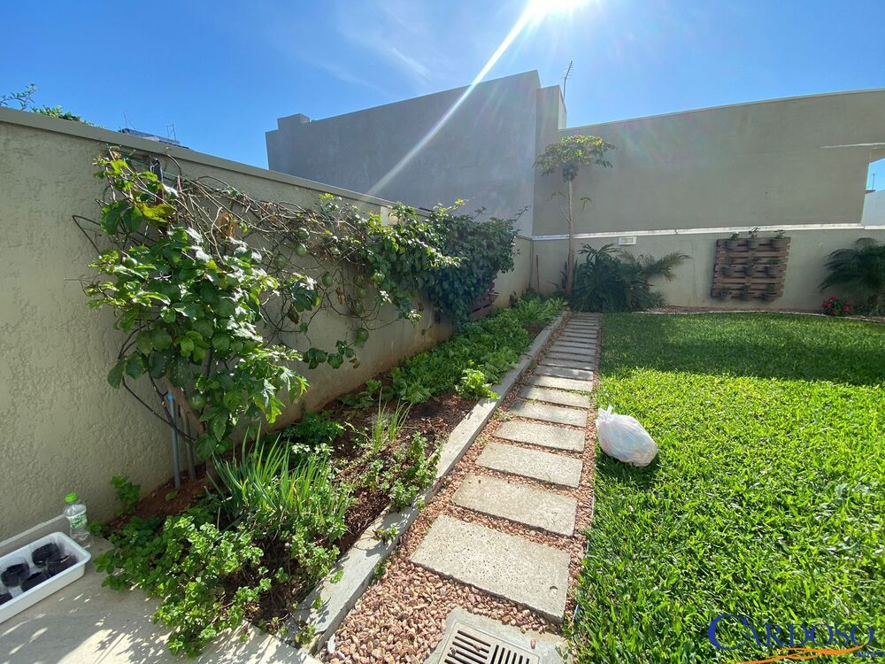 Casa à venda com 4 quartos, 333m² - Foto 4
