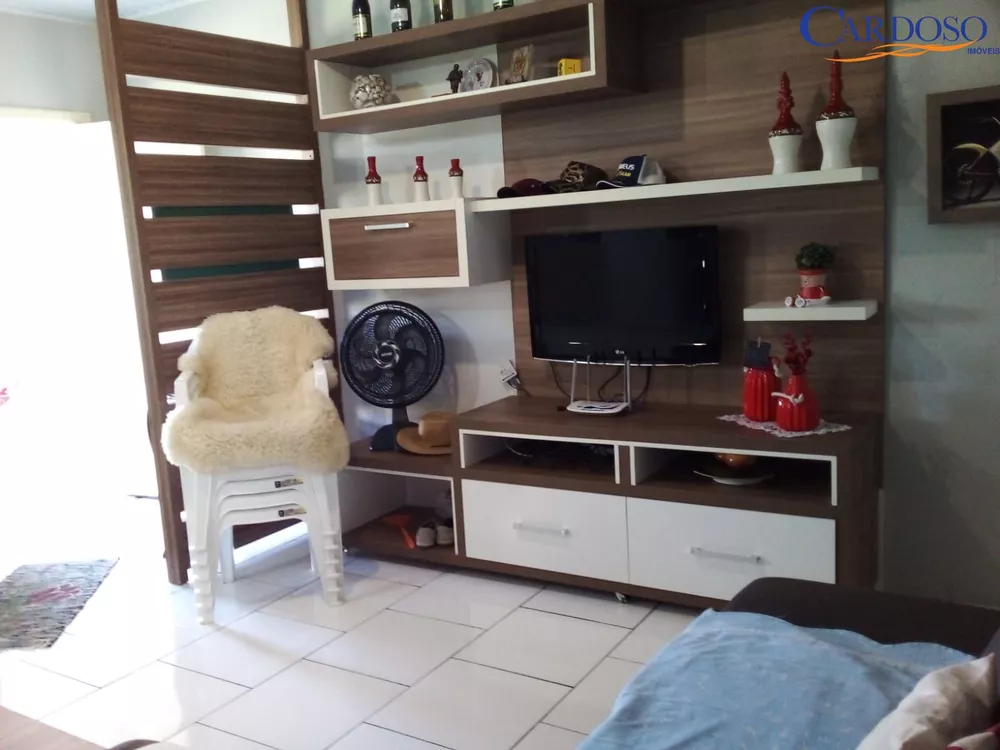 Casa à venda com 3 quartos, 95m² - Foto 2