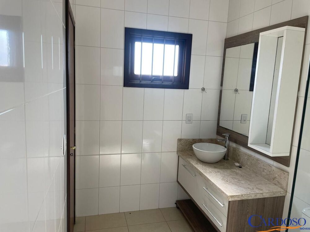 Casa, 4 quartos, 240 m² - Foto 1