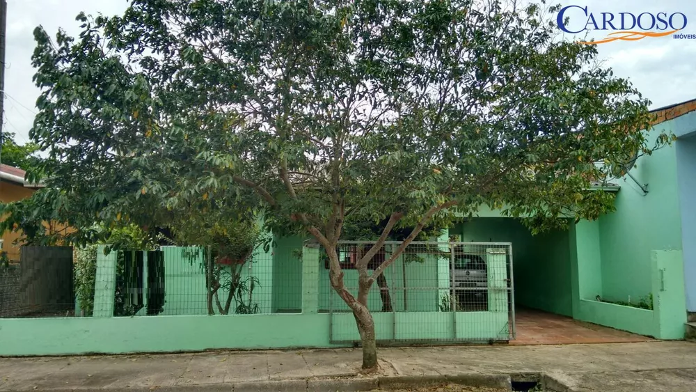 Casa à venda com 3 quartos, 160m² - Foto 1