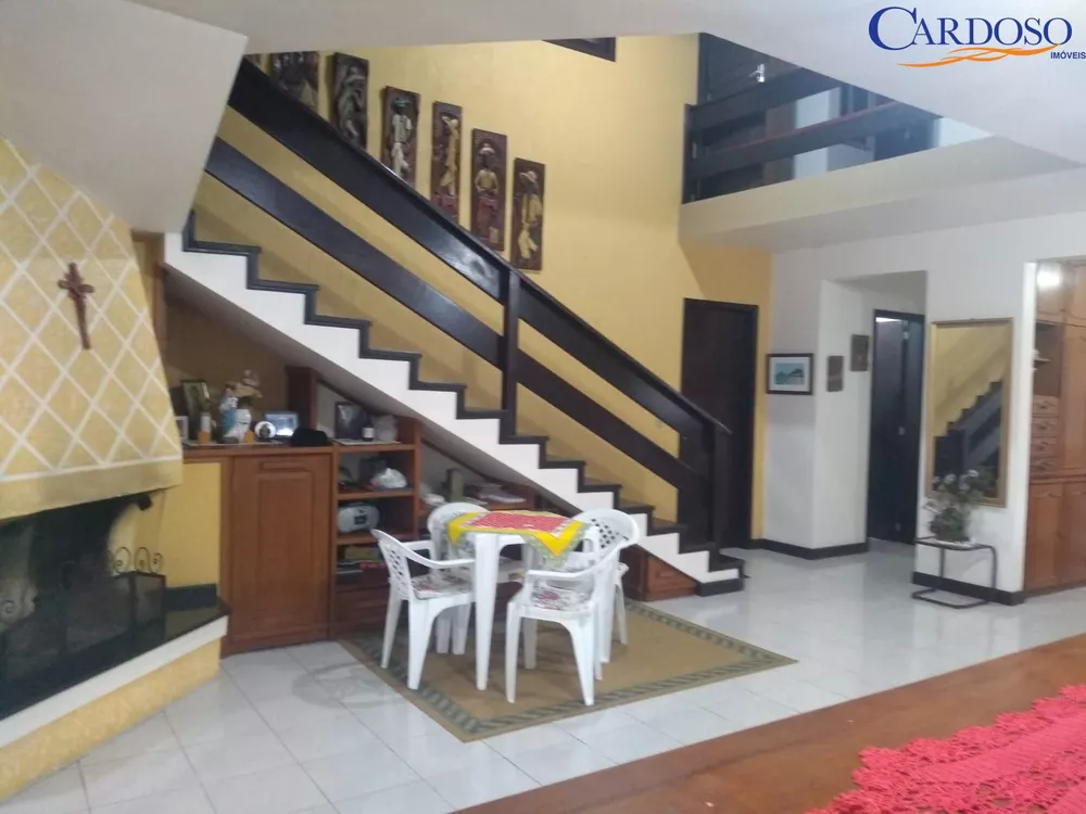 Casa à venda com 5 quartos, 386m² - Foto 2