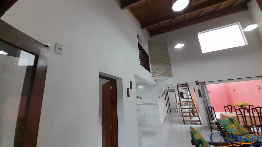 Casa, 4 quartos, 210 m² - Foto 2