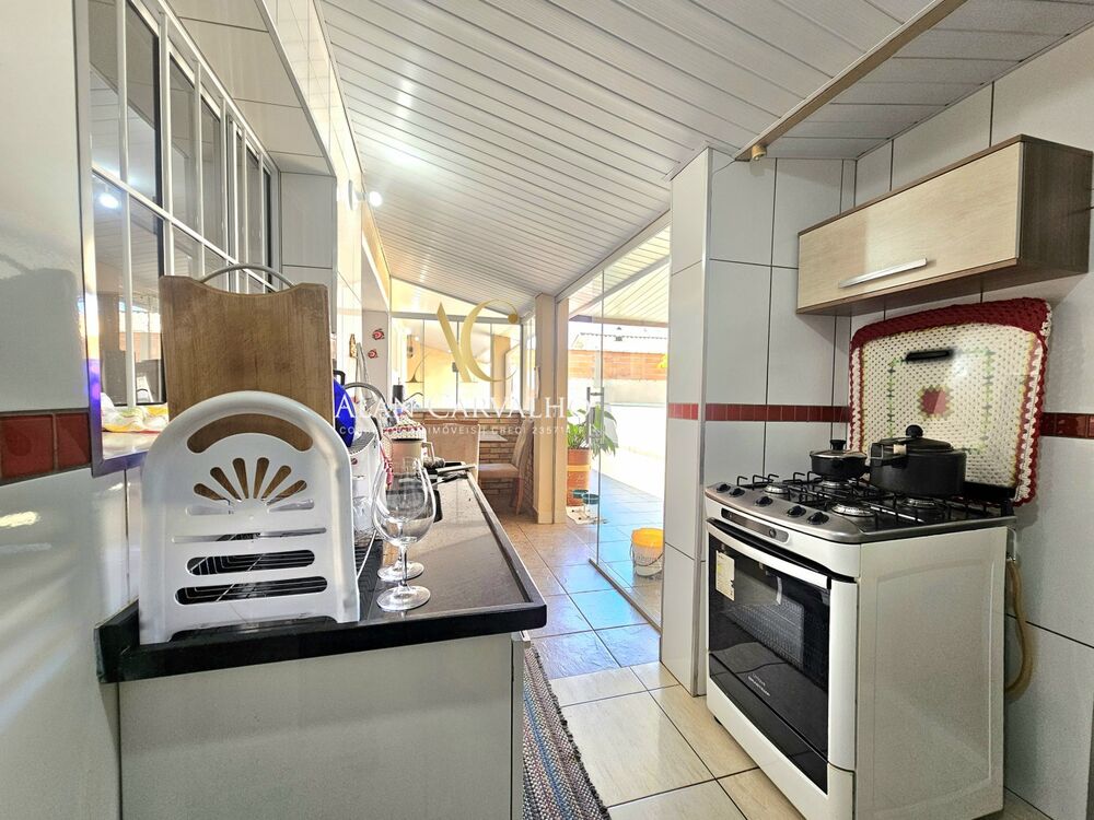 Casa à venda com 2 quartos, 300m² - Foto 6