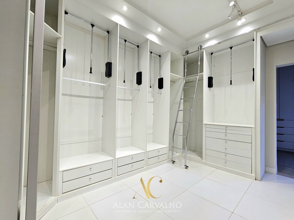 Casa de Condomínio à venda com 6 quartos, 600m² - Foto 1