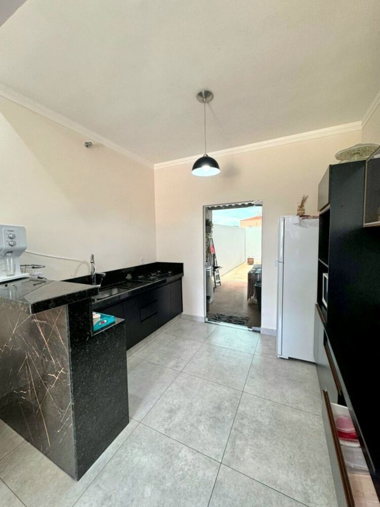 Casa à venda com 2 quartos, 150m² - Foto 2