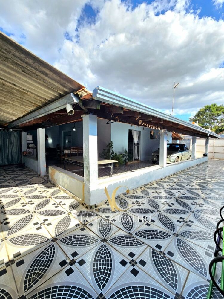 Casa à venda com 4 quartos, 300m² - Foto 2