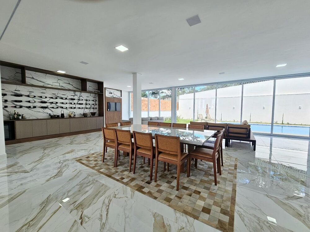 Casa à venda com 4 quartos, 600m² - Foto 1
