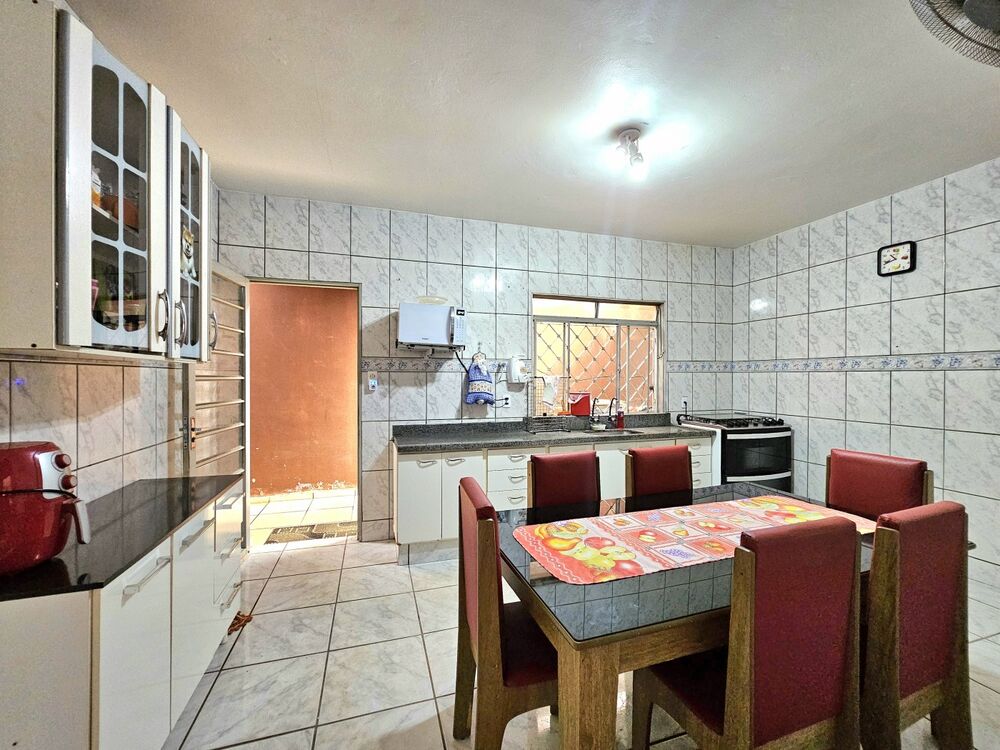 Casa à venda com 3 quartos, 217m² - Foto 3