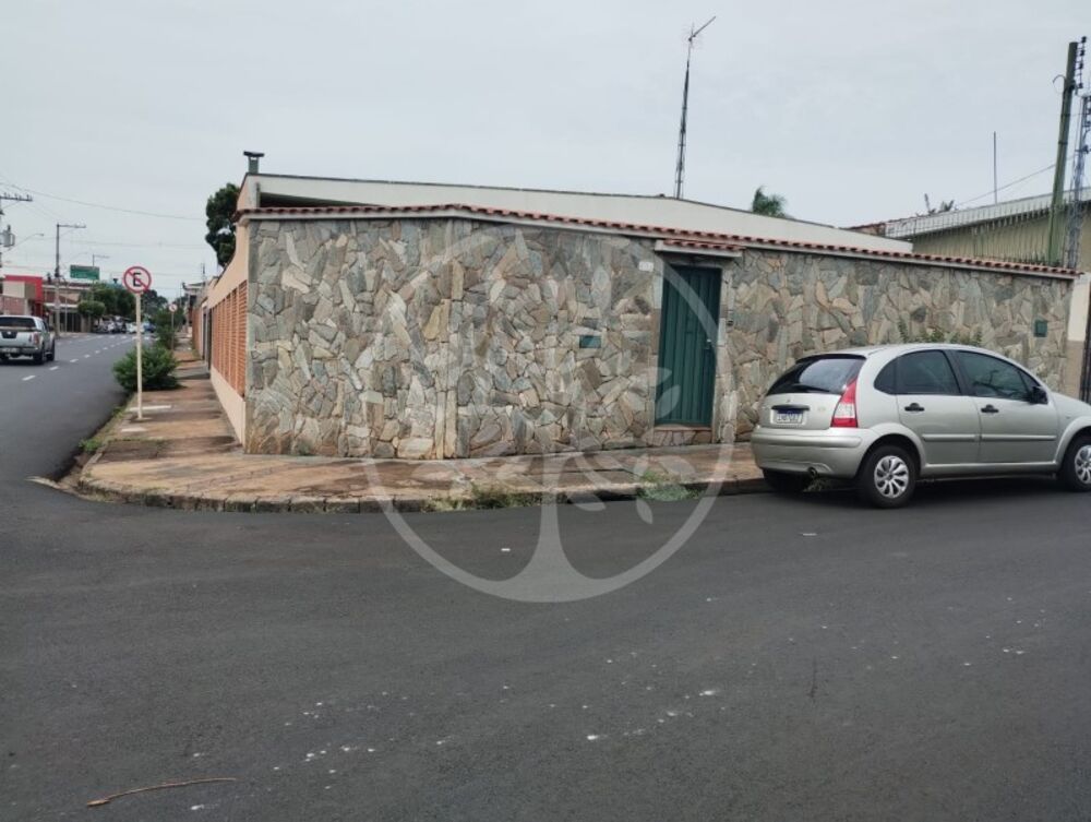 Casa à venda com 3 quartos, 300m² - Foto 1