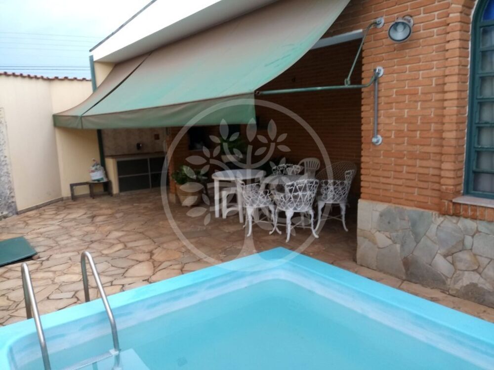 Casa à venda com 3 quartos, 300m² - Foto 3