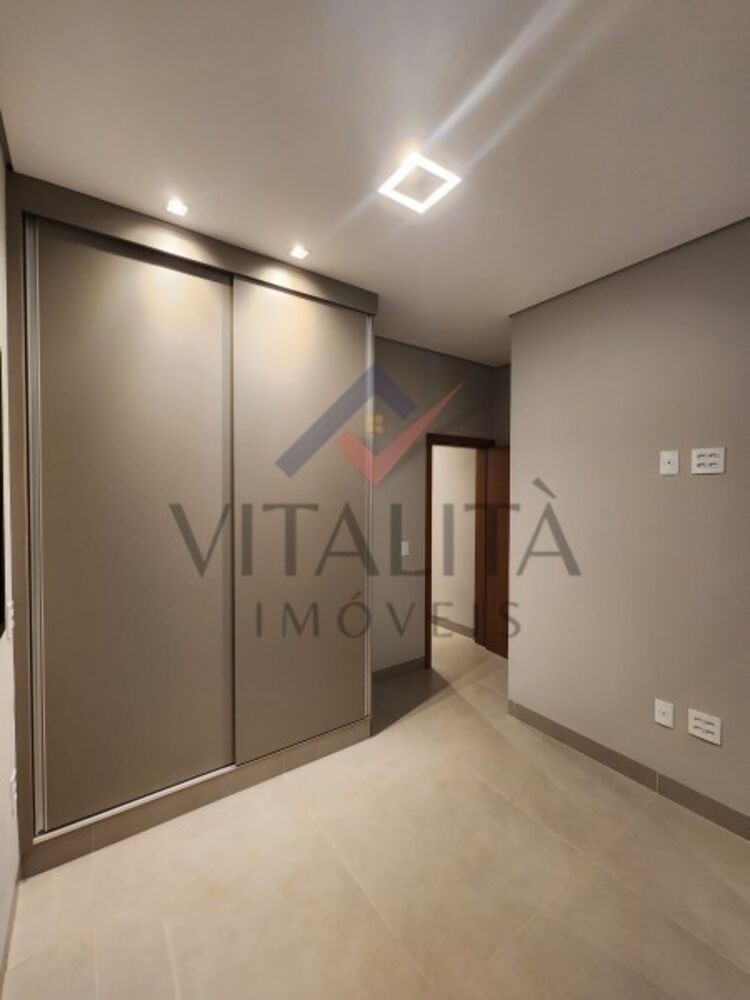 Casa à venda com 3 quartos, 156m² - Foto 1