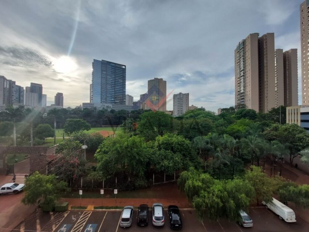 Apartamento à venda com 3 quartos, 137m² - Foto 2
