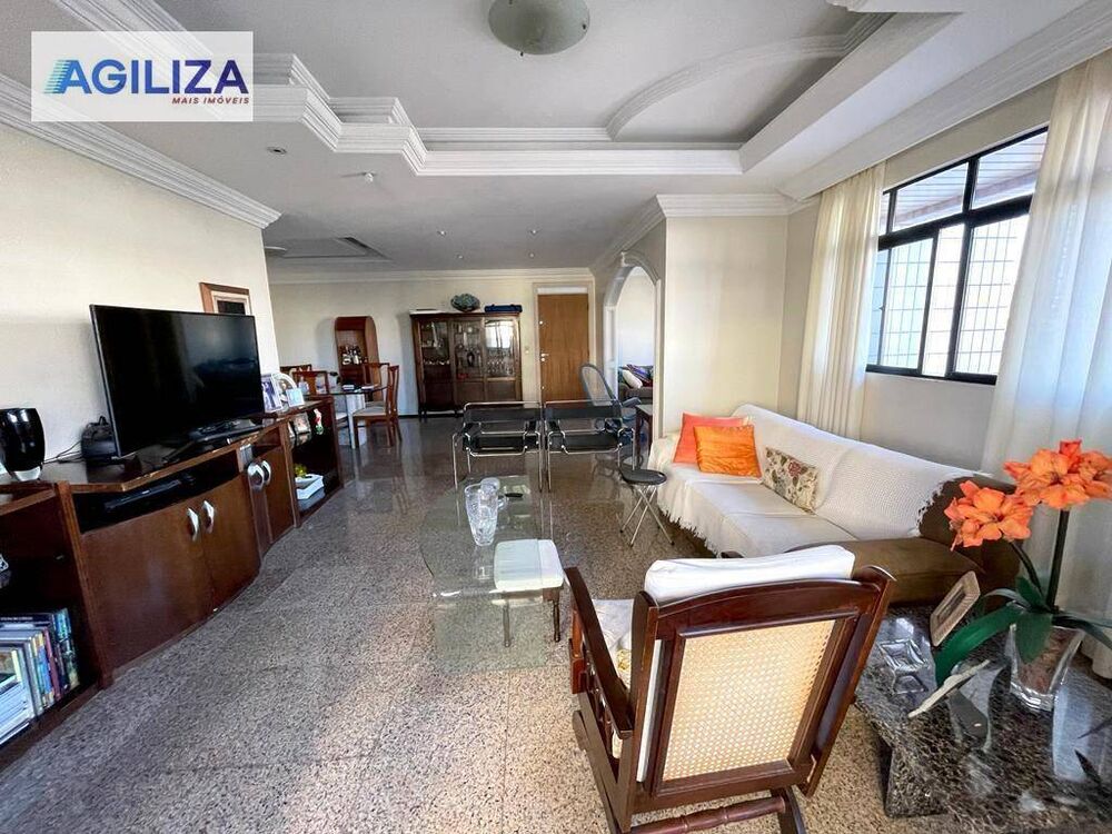 Apartamento à venda com 3 quartos, 209m² - Foto 2