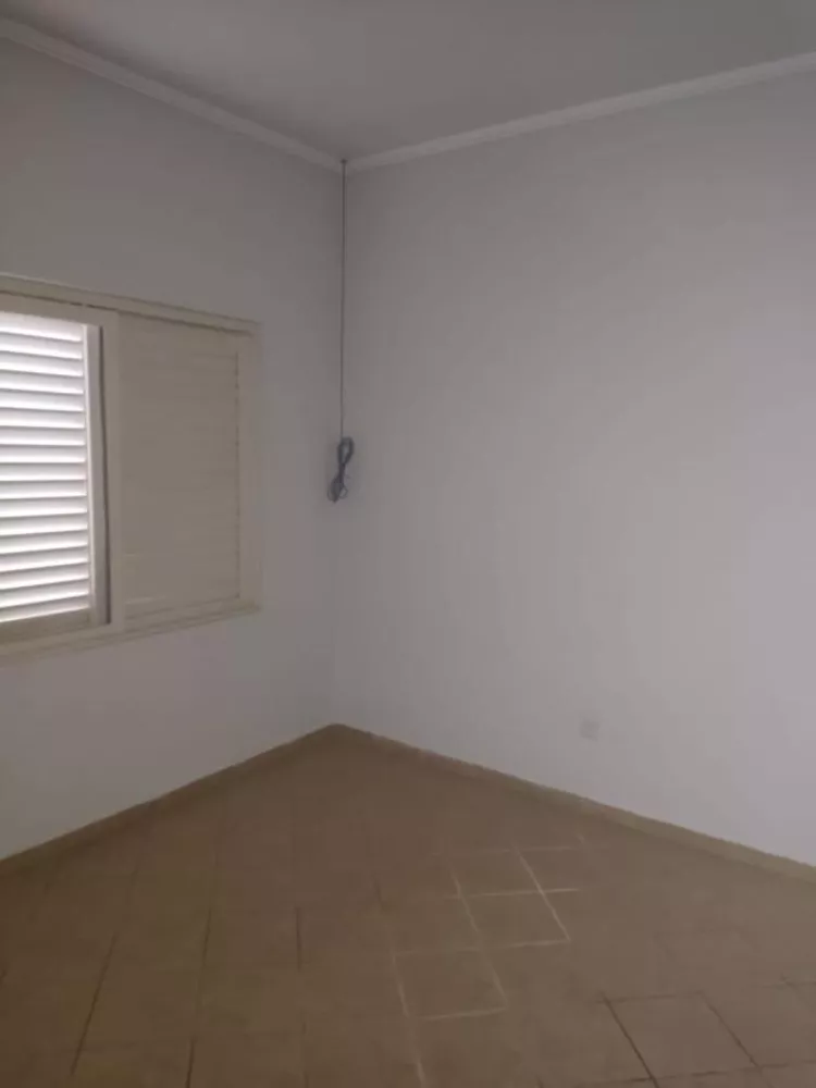 Casa à venda com 5 quartos, 210m² - Foto 4