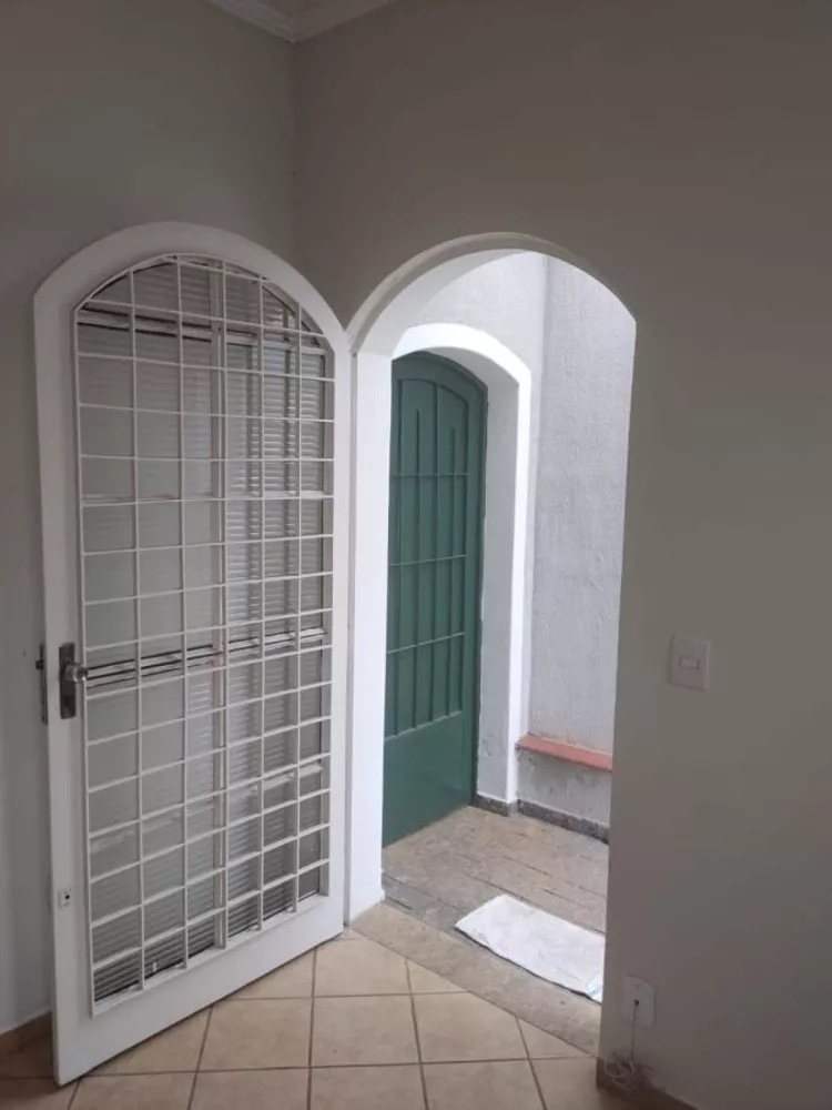 Casa à venda com 5 quartos, 210m² - Foto 1