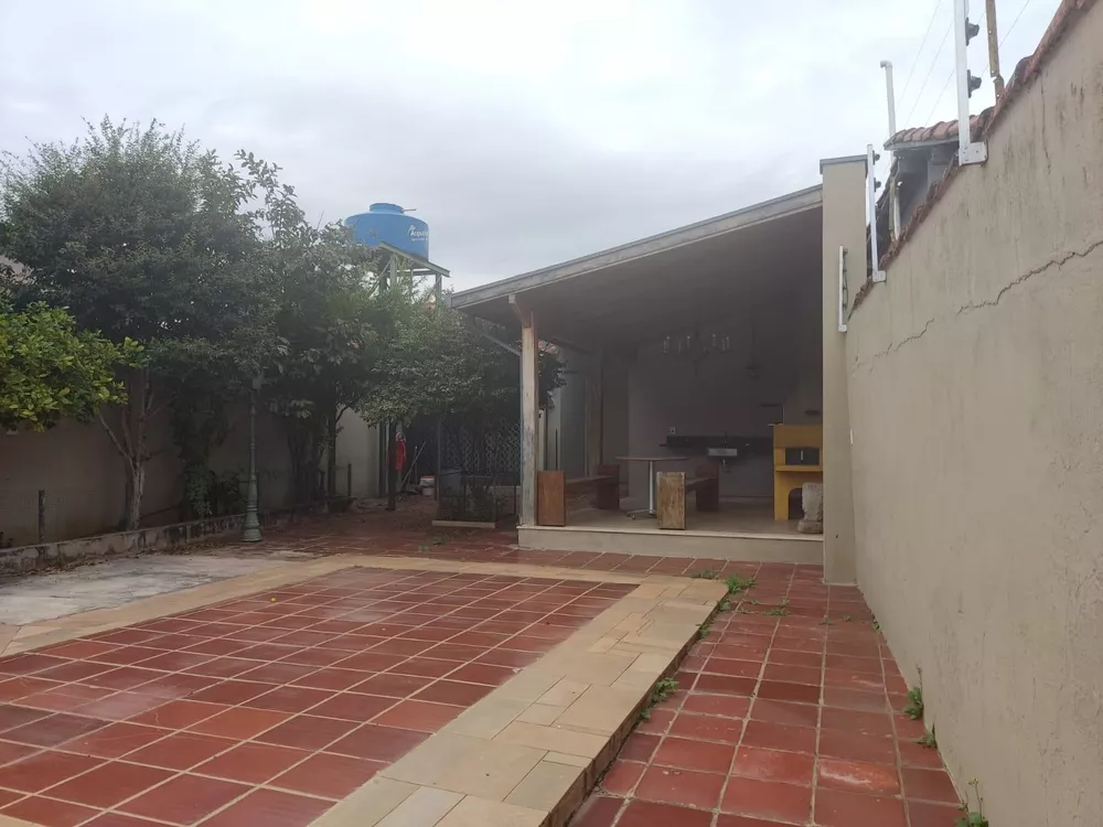 Casa à venda com 5 quartos, 210m² - Foto 2