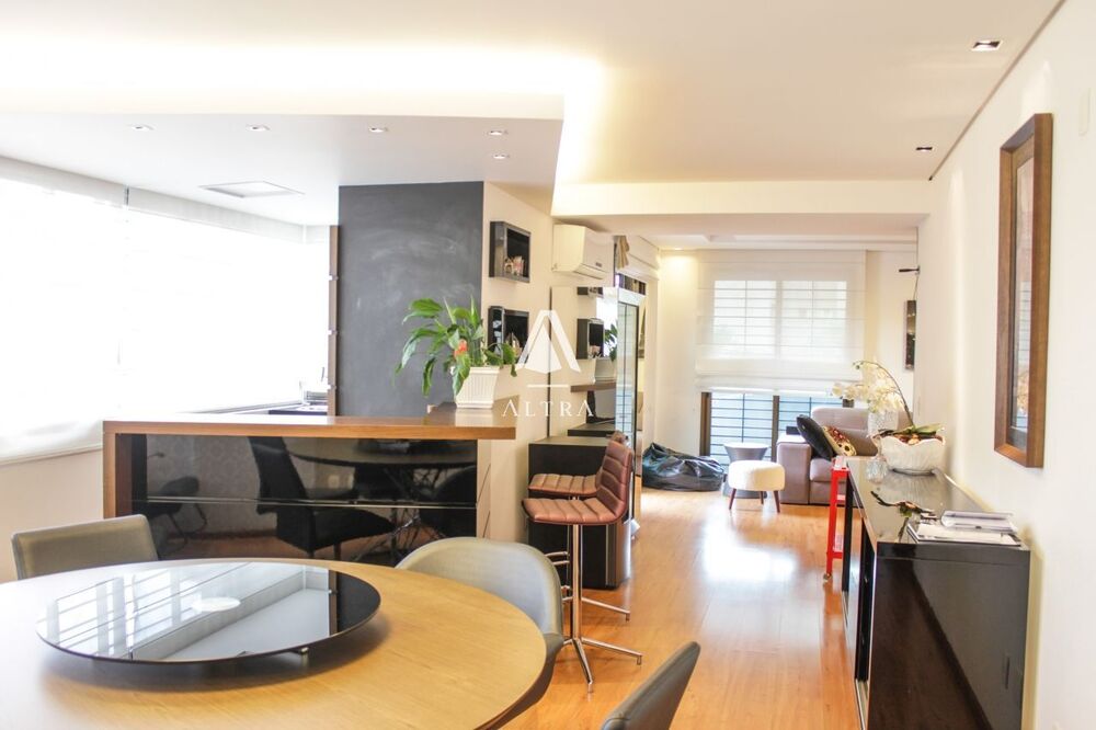 Apartamento à venda com 3 quartos, 142m² - Foto 1