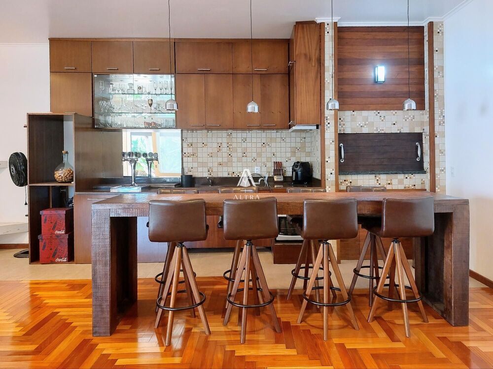 Casa, 5 quartos, 387 m² - Foto 1