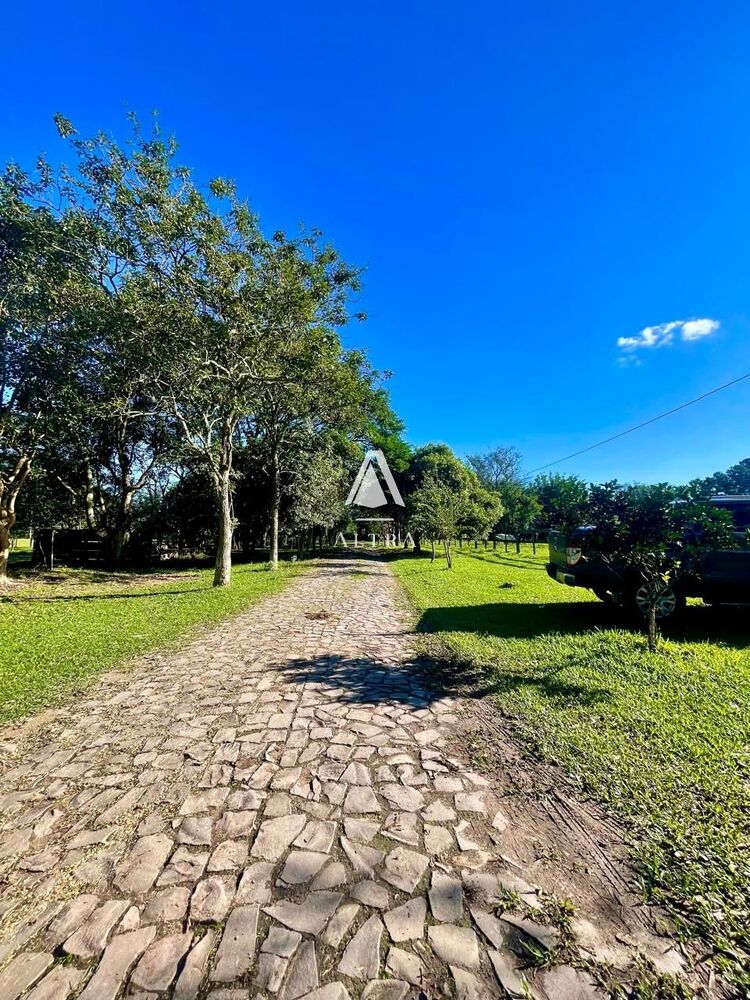 Chácara à venda com 2 quartos, 210000m² - Foto 1