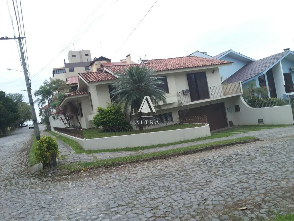 Casa, 4 quartos, 204 m² - Foto 1