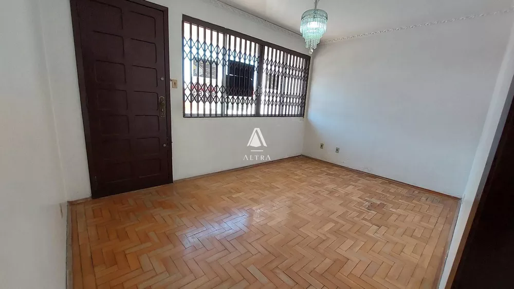 Casa à venda com 5 quartos, 152m² - Foto 2