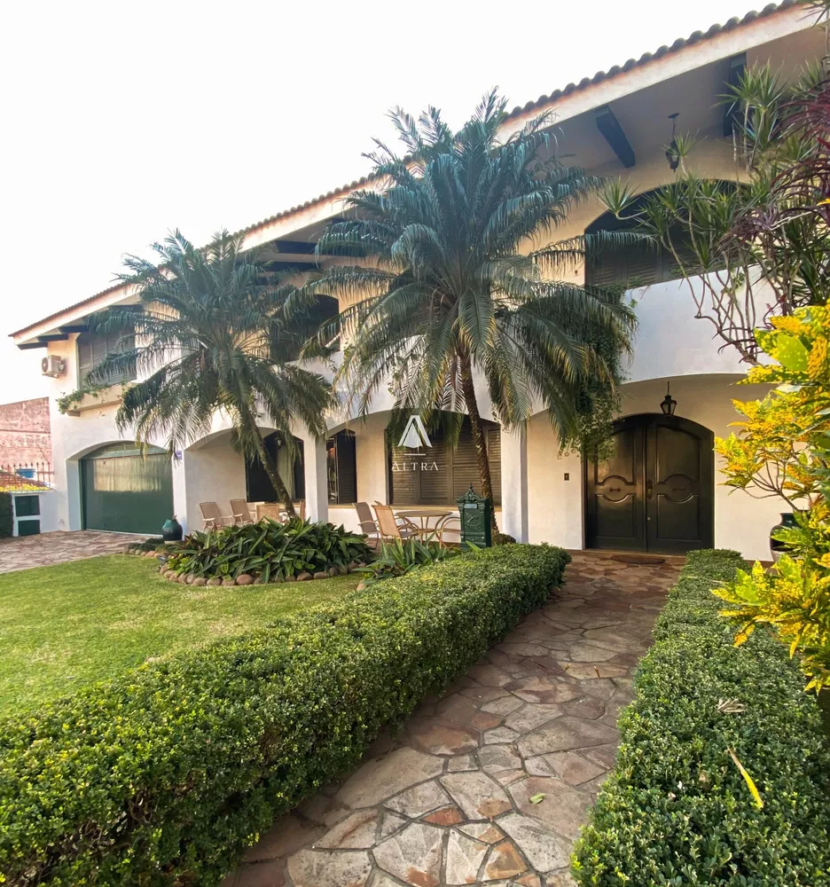 Casa à venda e aluguel com 5 quartos, 358m² - Foto 1