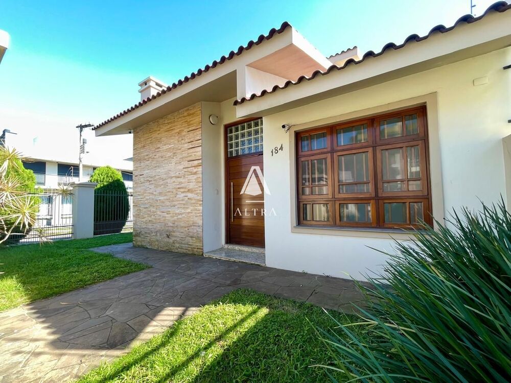 Casa, 3 quartos, 216 m² - Foto 1